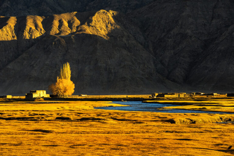 Sun Dunfu - Pamirs-Plateau-in-Morning
